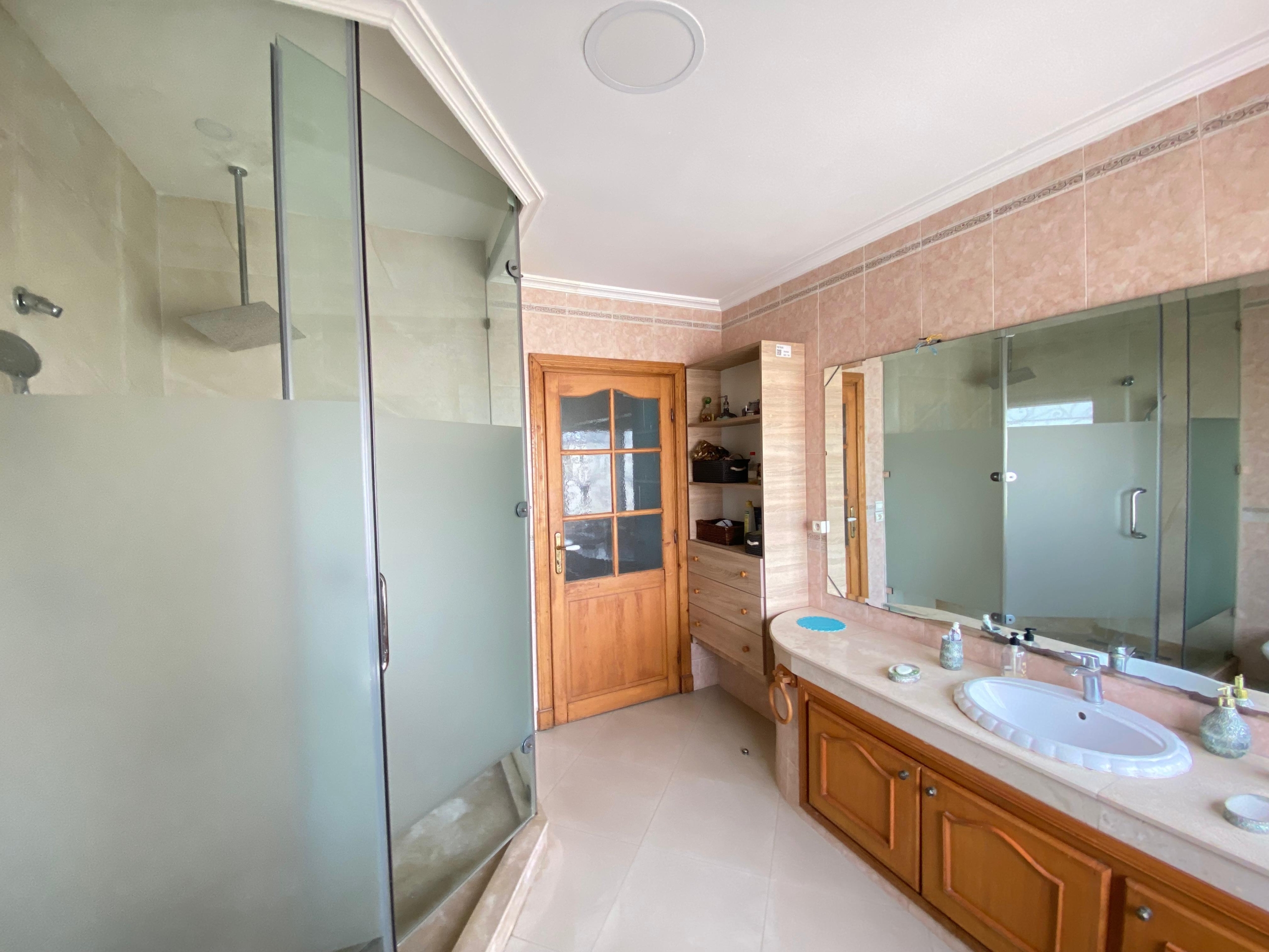 57ca52c1 D136 4219 A016 C09d1f74b468