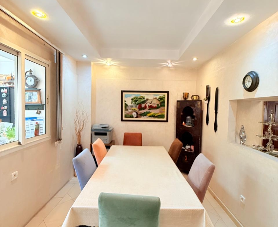 21163f66 Dc51 4c37 853a 76b1a4f62647