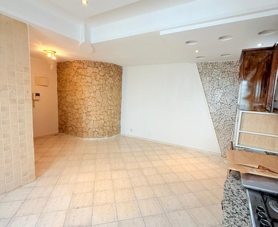 0488f25f E082 430d 9566 33a31dba7c24